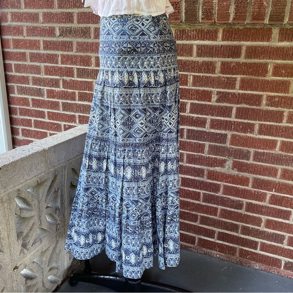 CHAPS DENIM Women's Blue and White Geometric Tiered Peasant Skirt - size 4 - Picture 2 of 7
